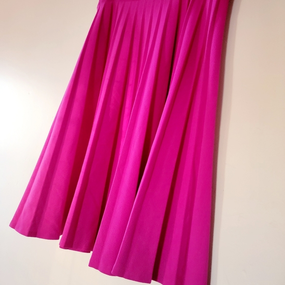 • VINTAGE FUCHSIA PLEATED POLY MIDI • - Picture 2 of 9